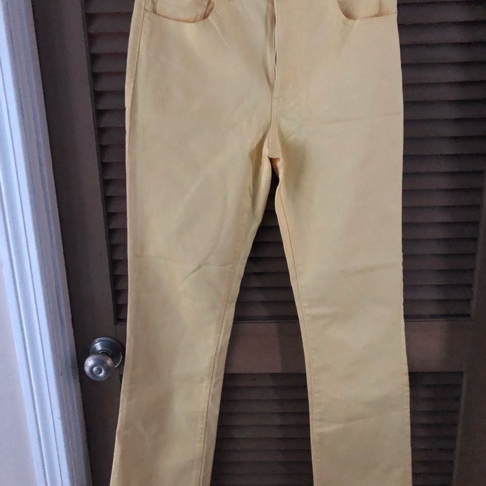 DG2 Diane Gilman yellow stretchy jeans. Size 8 regular.